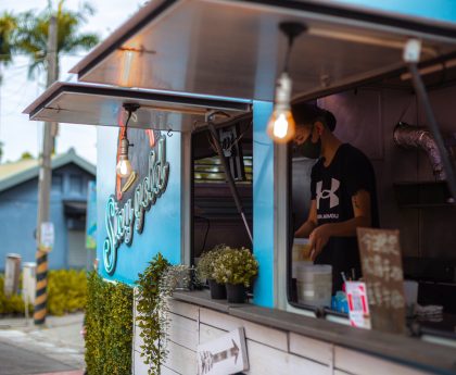 focus photo of food truck