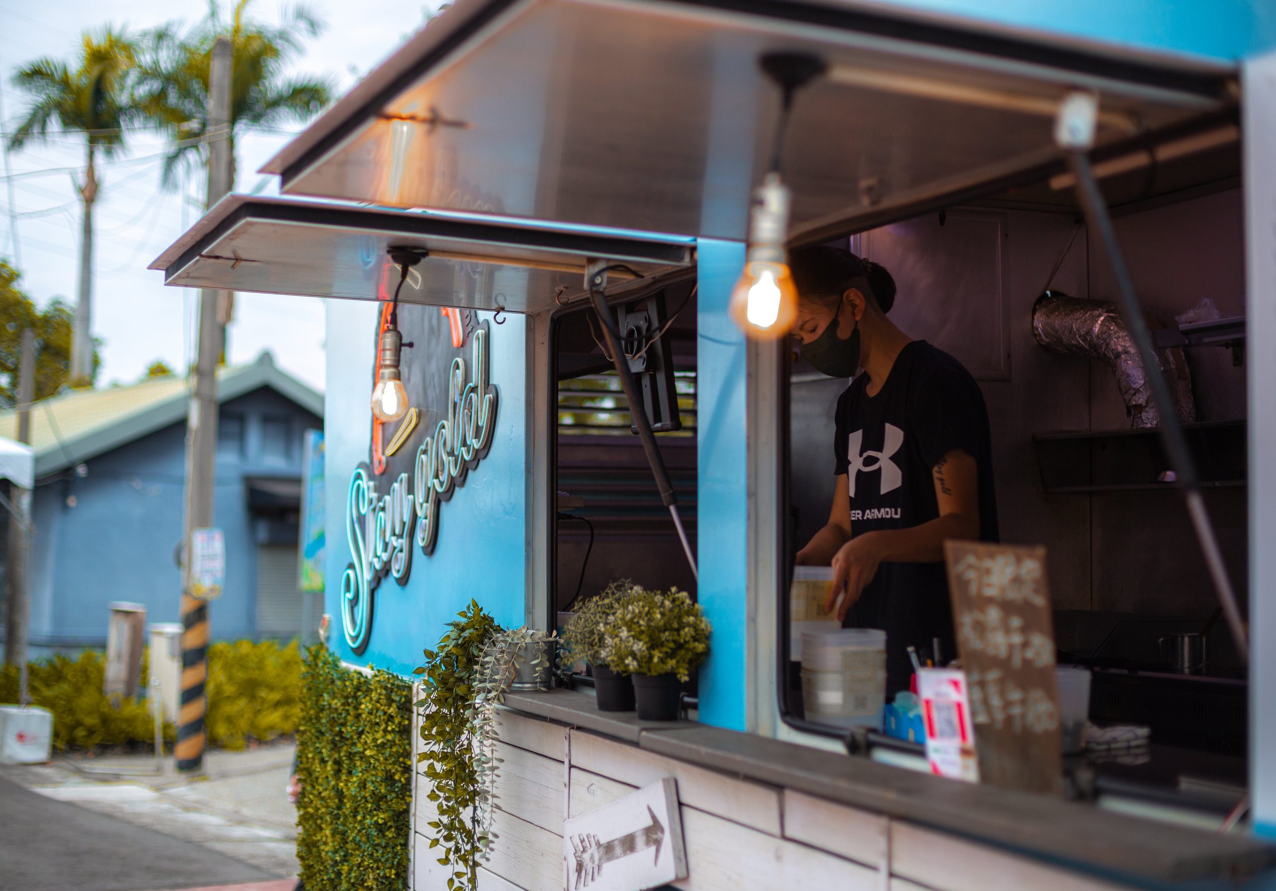 focus photo of food truck